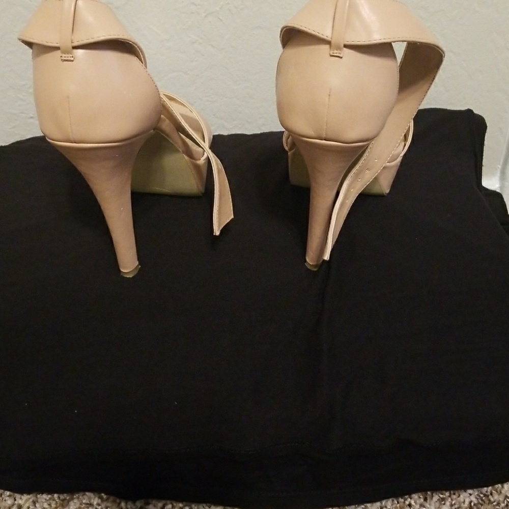 Heels - Picture 2 of 3